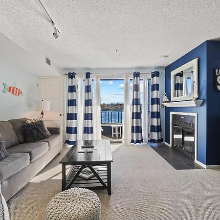 232 Edgewater Inn